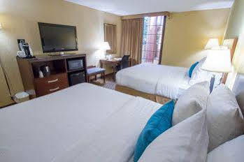 Hotel Holiday Airport South-mall Area By Ihg 3*