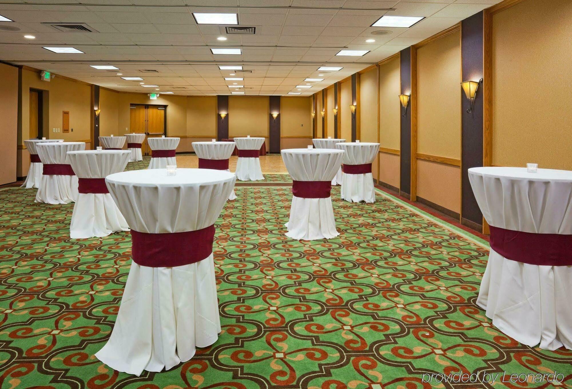 Hotel Holiday Airport South-mall Area By Ihg 3*